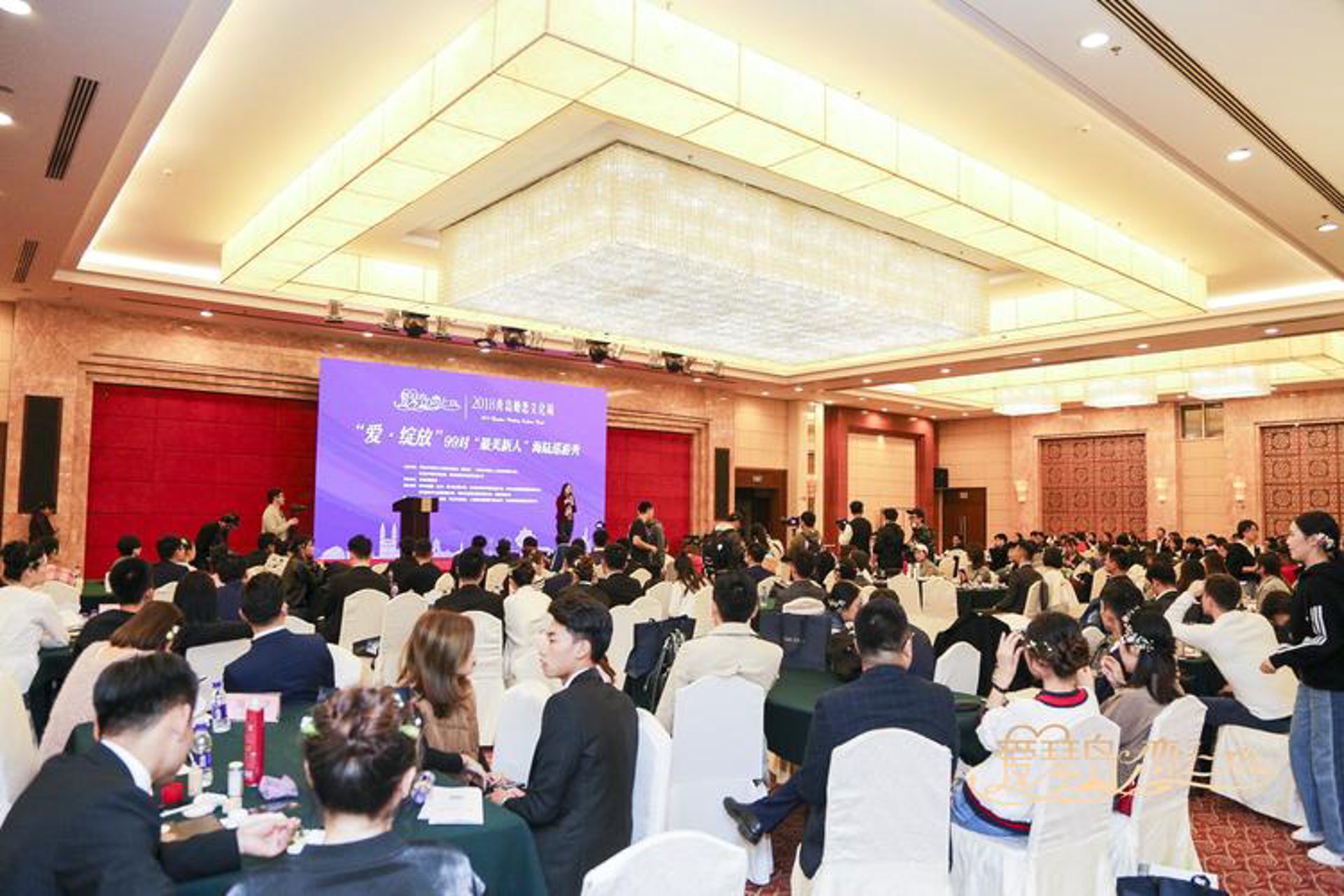 罗菈婚纱摄影